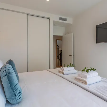 Spatious, Views, Terraces, Jacuzzi And Wifi - Fibre Apartment *