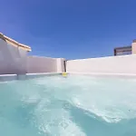 Апартаменты Spatious, Views, Terraces, Jacuzzi And Wifi - Fibre *
