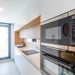 Апартаменты Spatious, Views, Terraces, Jacuzzi And Wifi - Fibre