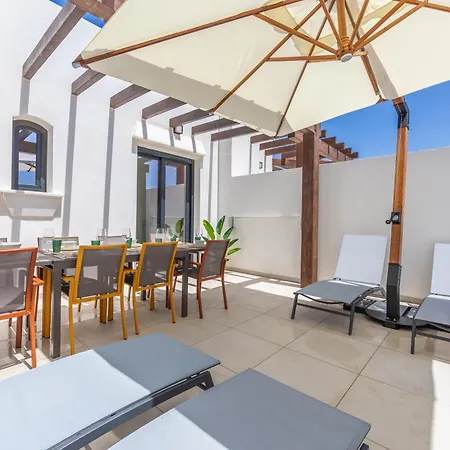 Апартаменты Spatious, Views, Terraces, Jacuzzi And Wifi - Fibre